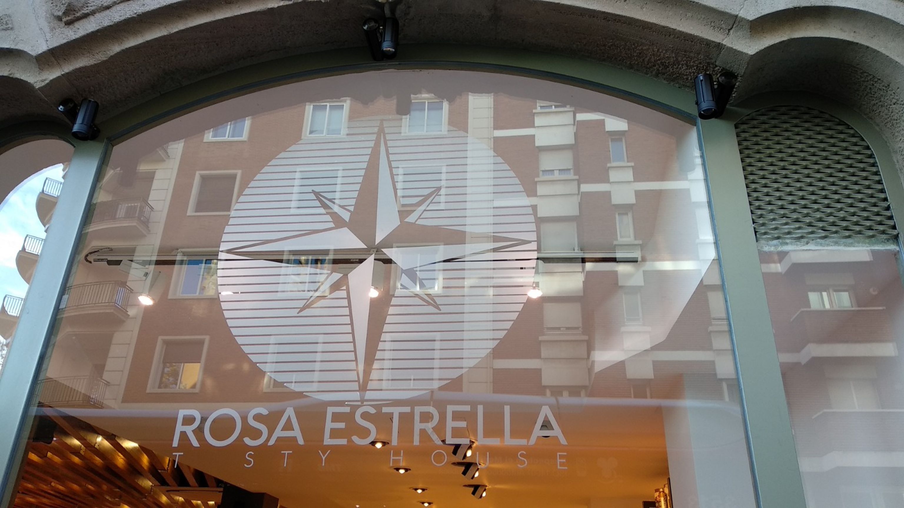 Rosa Estrella Tasty House