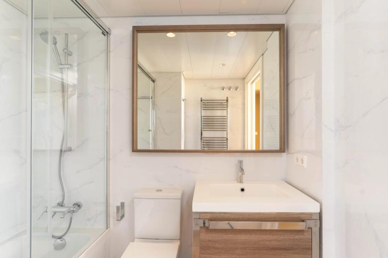 Nou Can Gambús Bany amb banyera Blq.1 Esc.3 3.1