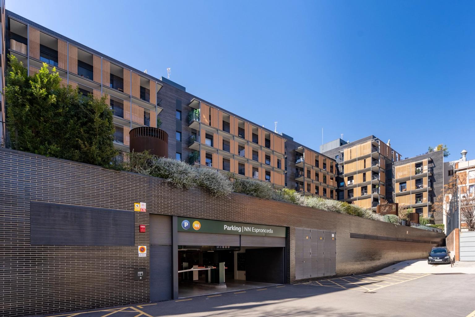 Accés al pàrquing Espronceda 254 - 274