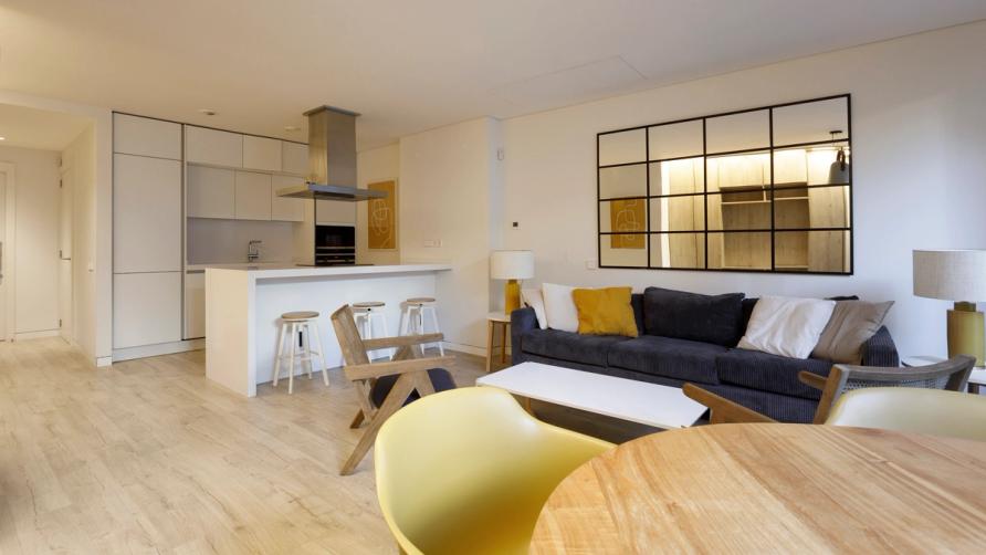 open-plan kitchen to the living room - Ample 11 - 13