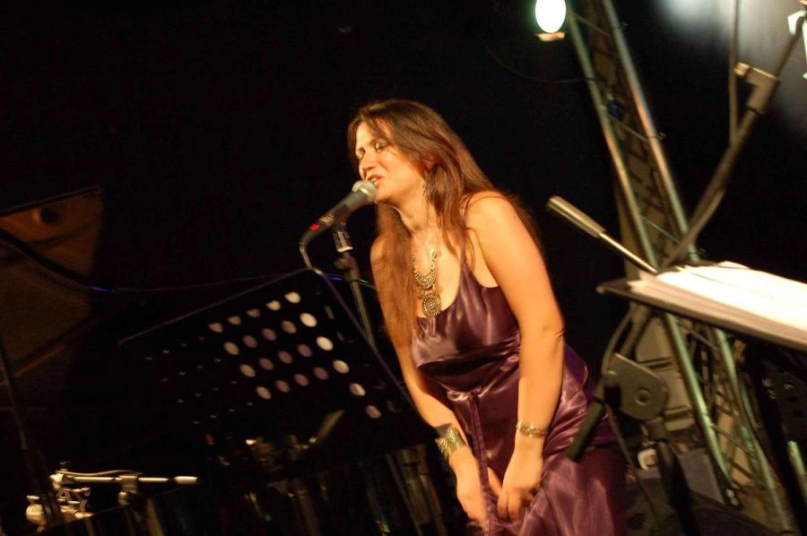 On stage · 06
