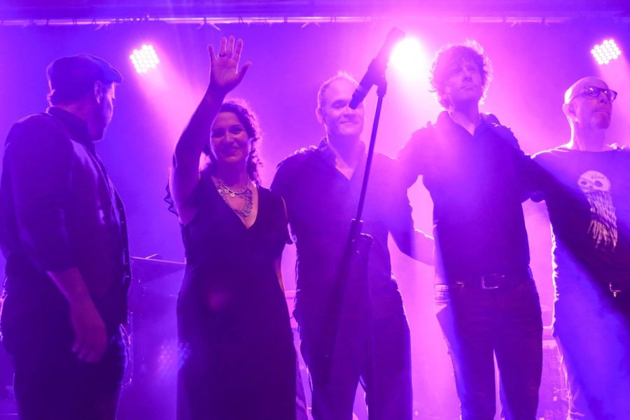 On stage · 07