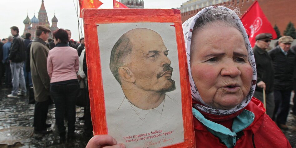 The Carpet Weavers of Kujan-Bulak Honor Lenin — Bertolt Brecht