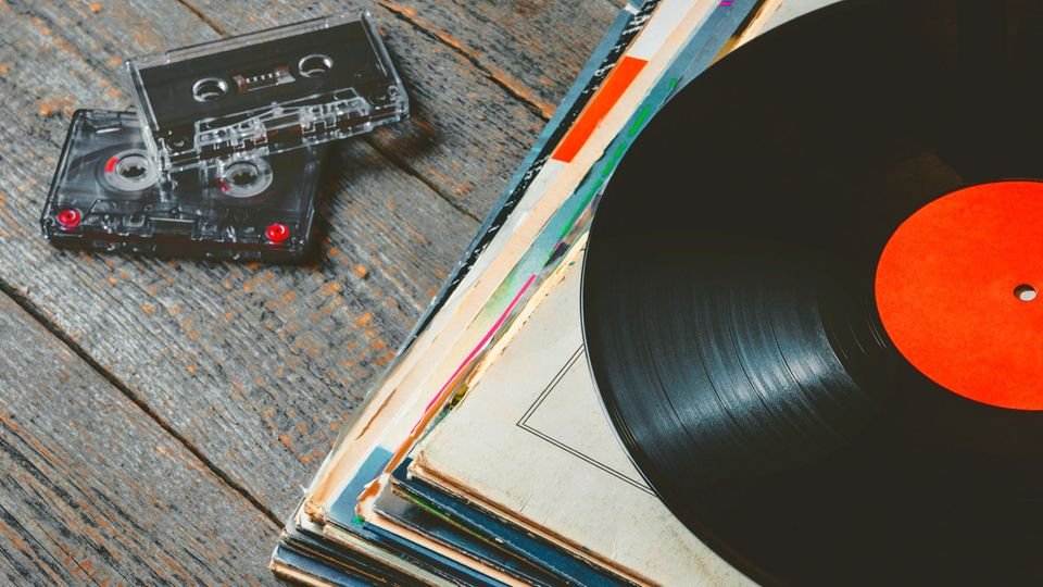 The Charm of Vinyl and the Narrative of Music-Listening Culture. By Eda Zari