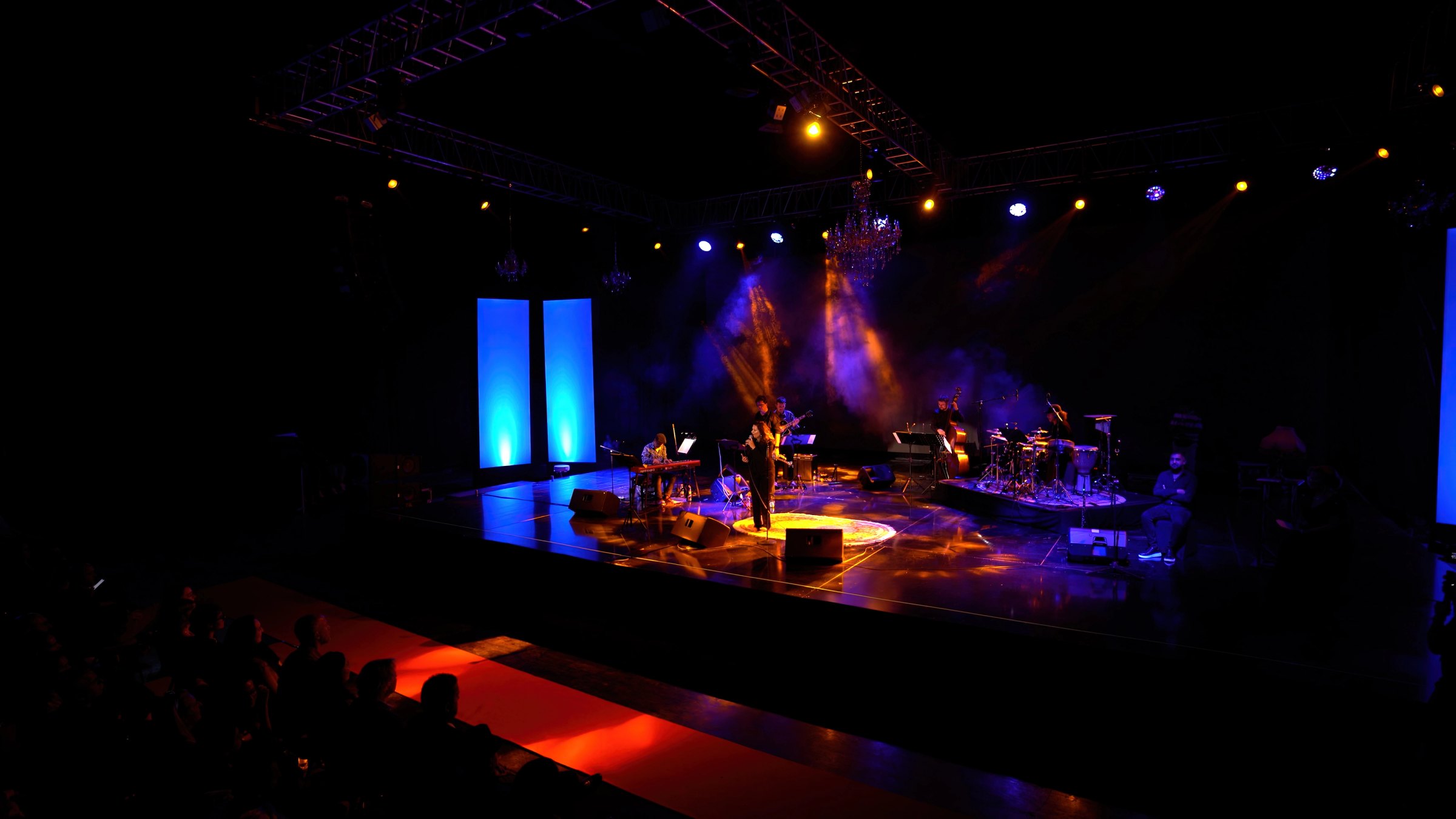 Eda Zari on stage