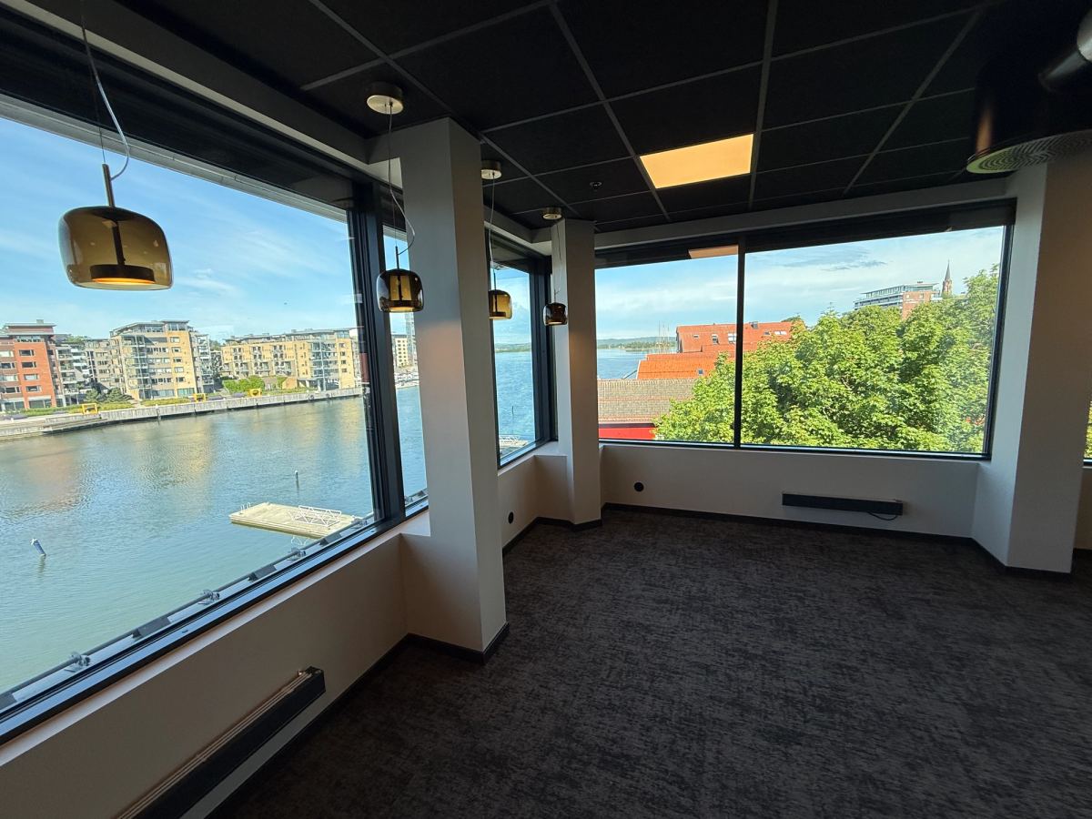Utsikt over innseilingen til Tønsberg - innredning av kontoretasje