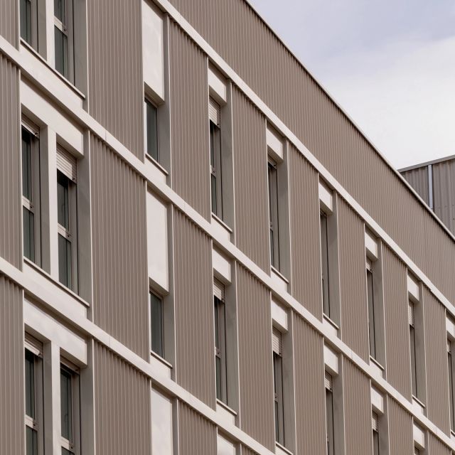 Vita lateral de edificio de viviendas