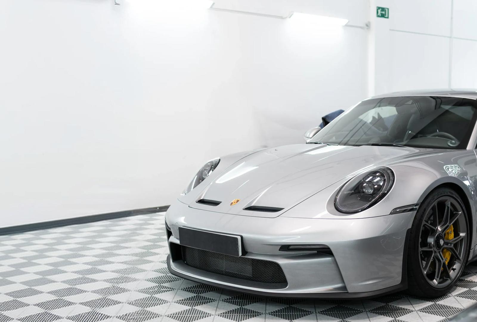 Porsche gris protegido por Aboutwrap Garage