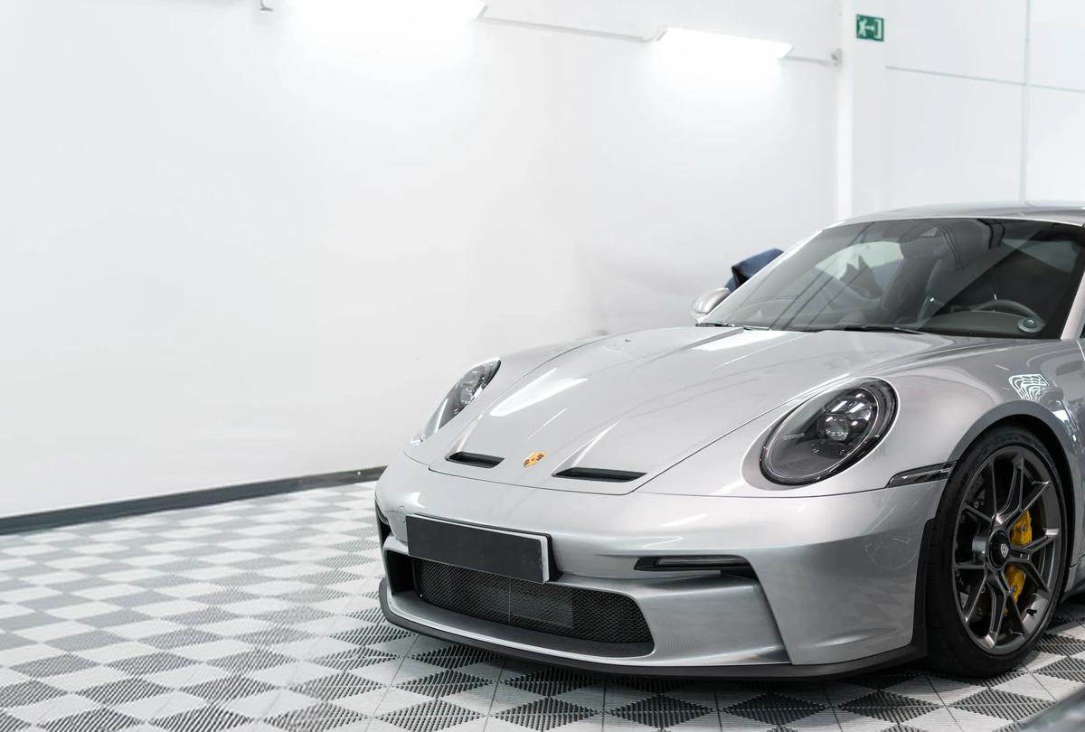Porsche gris protegido por Aboutwrap Garage