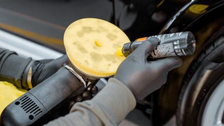 Applying wax incorrectly for cars