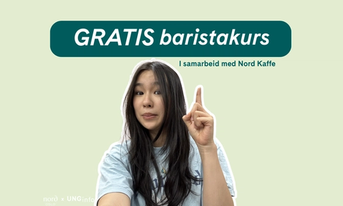 En ungdom peker opp på en tekst hvor det står om et gratis baristakurs
