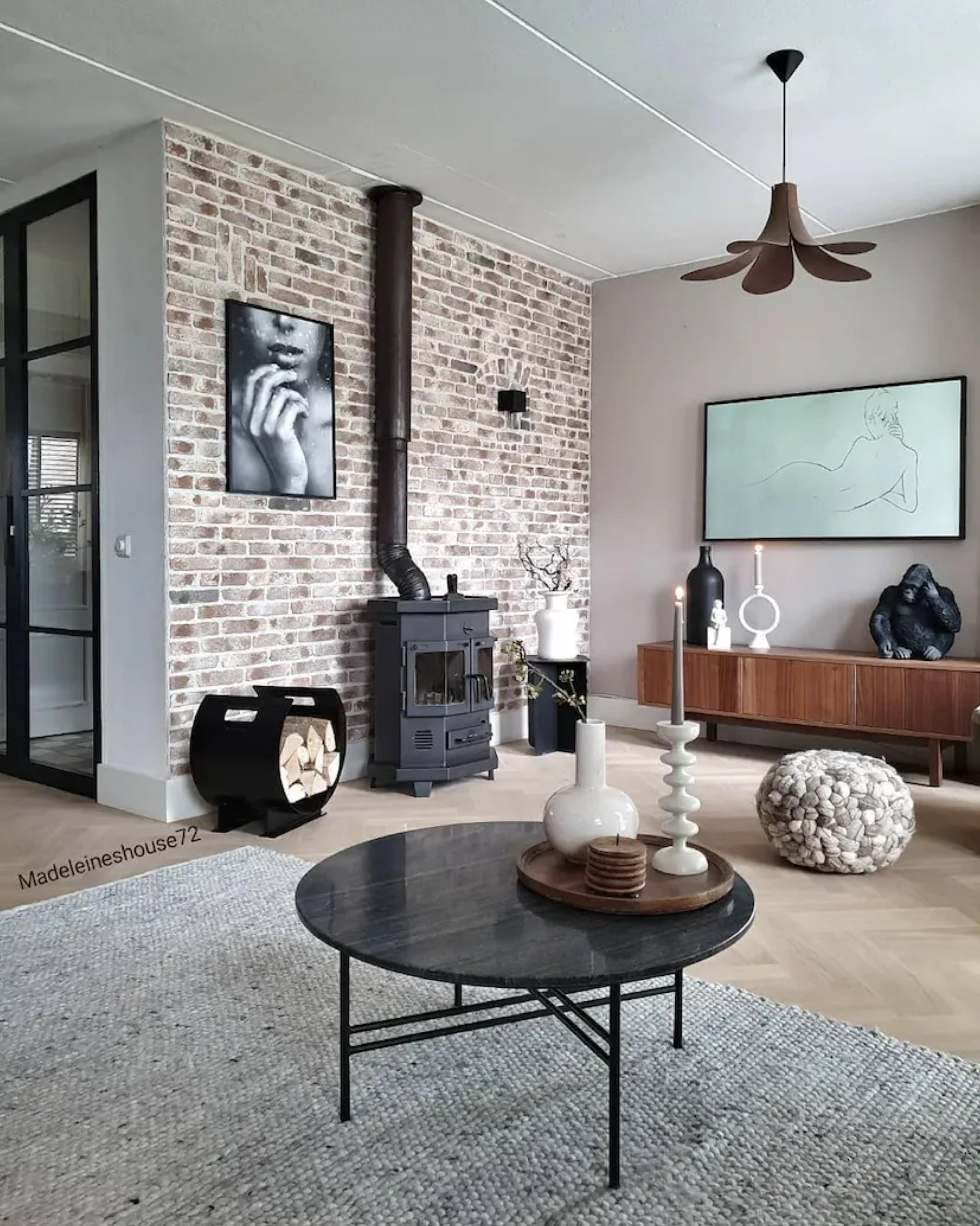 gemütlicher-teppichkuschelige-deckeschöner-pouf