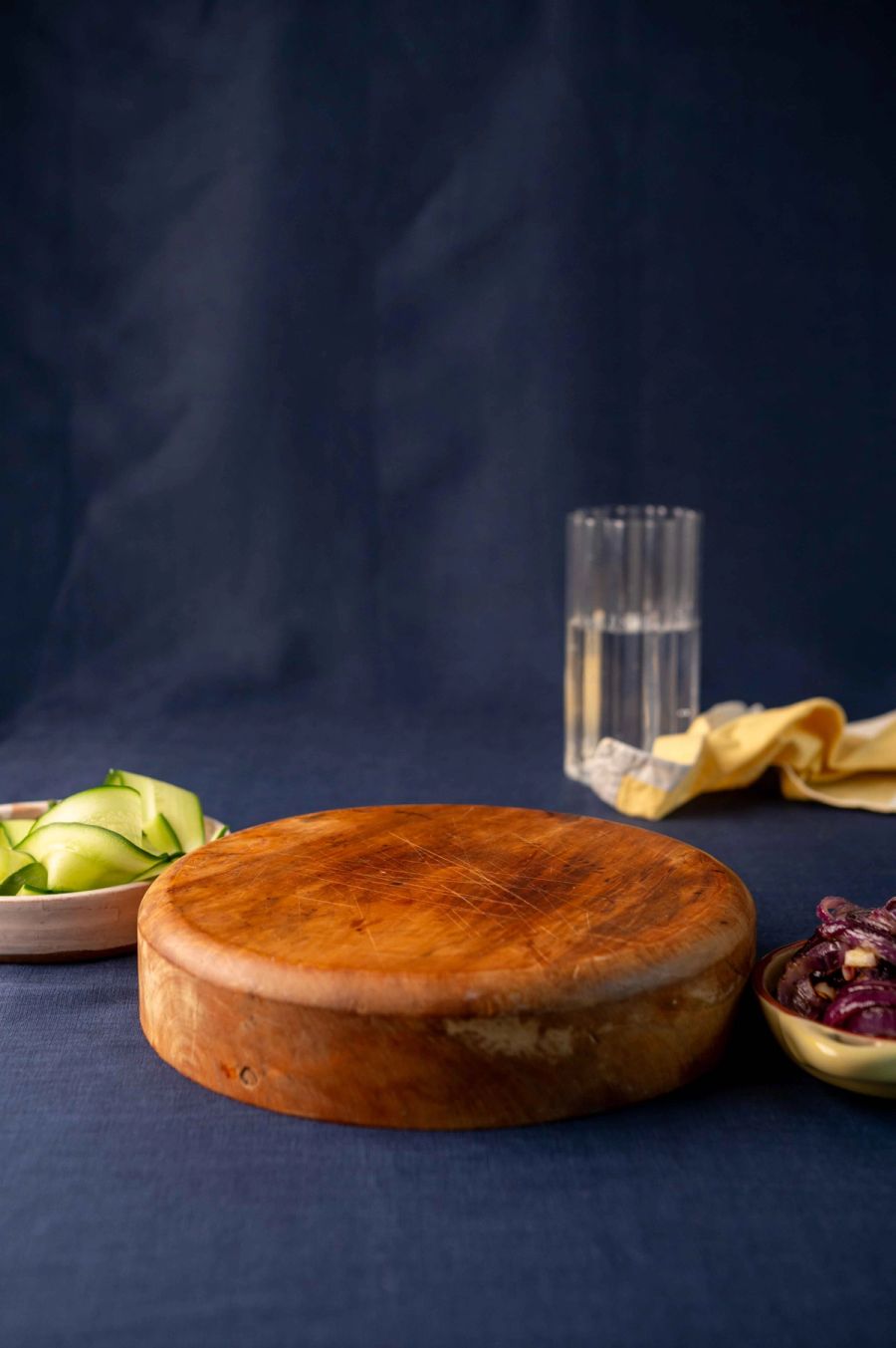 An empty chopping board, ready to build