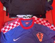 Navigating Global Wholesale: How RealismThrift Supports Buyers in 100+ Countries