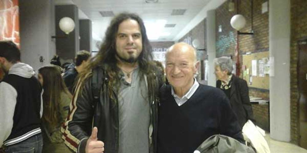 Es cierto que un revolucionario tiene un sentimiento internacionalista, pero debe ser al tiempo profundamente nacional. La revolución exige siempre una radicalización nacional