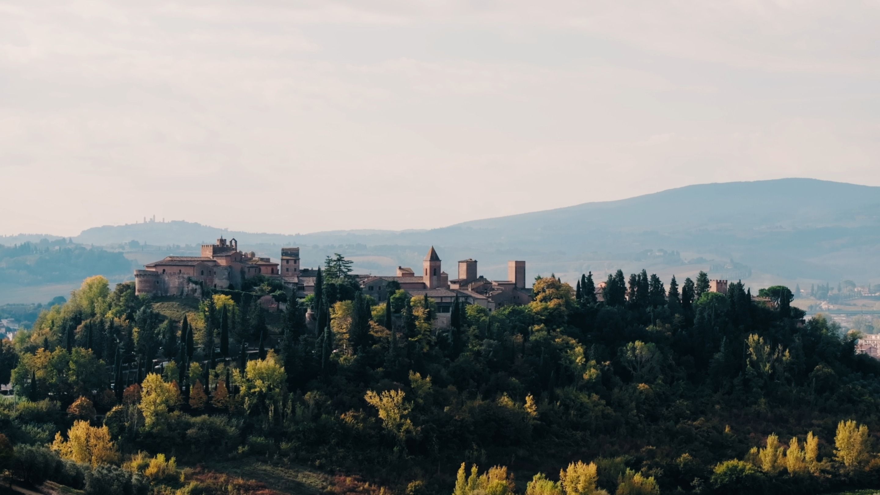 View of an Italian town surrounded by the surrounding countryside.