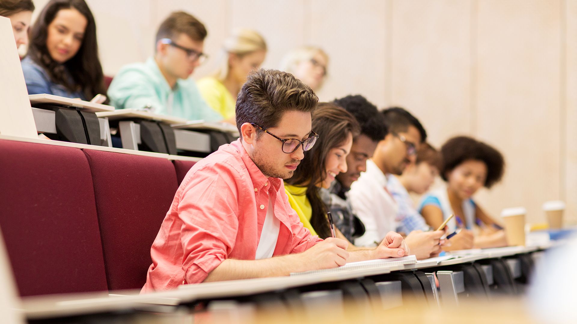Medizinstudierende im Hörsaal