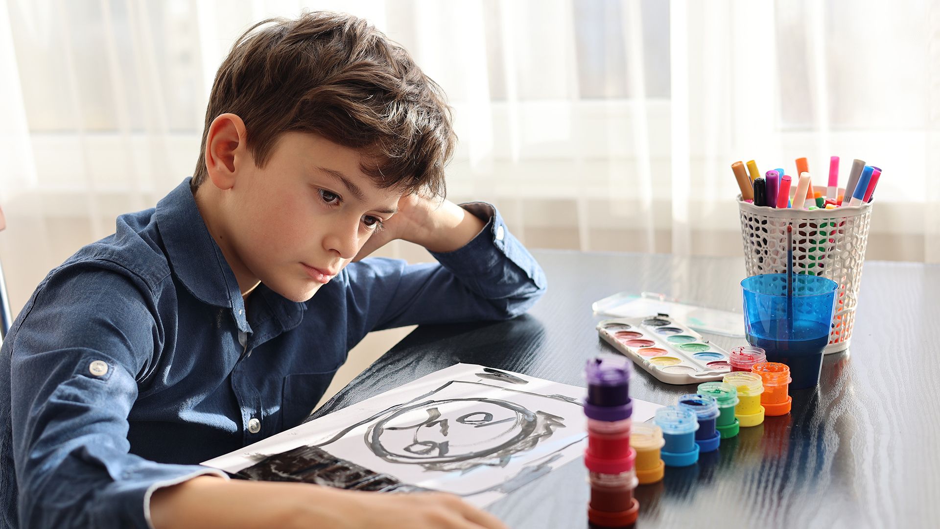 Kind in der Kinder- und Jugendpsychiatrie Symbolbild