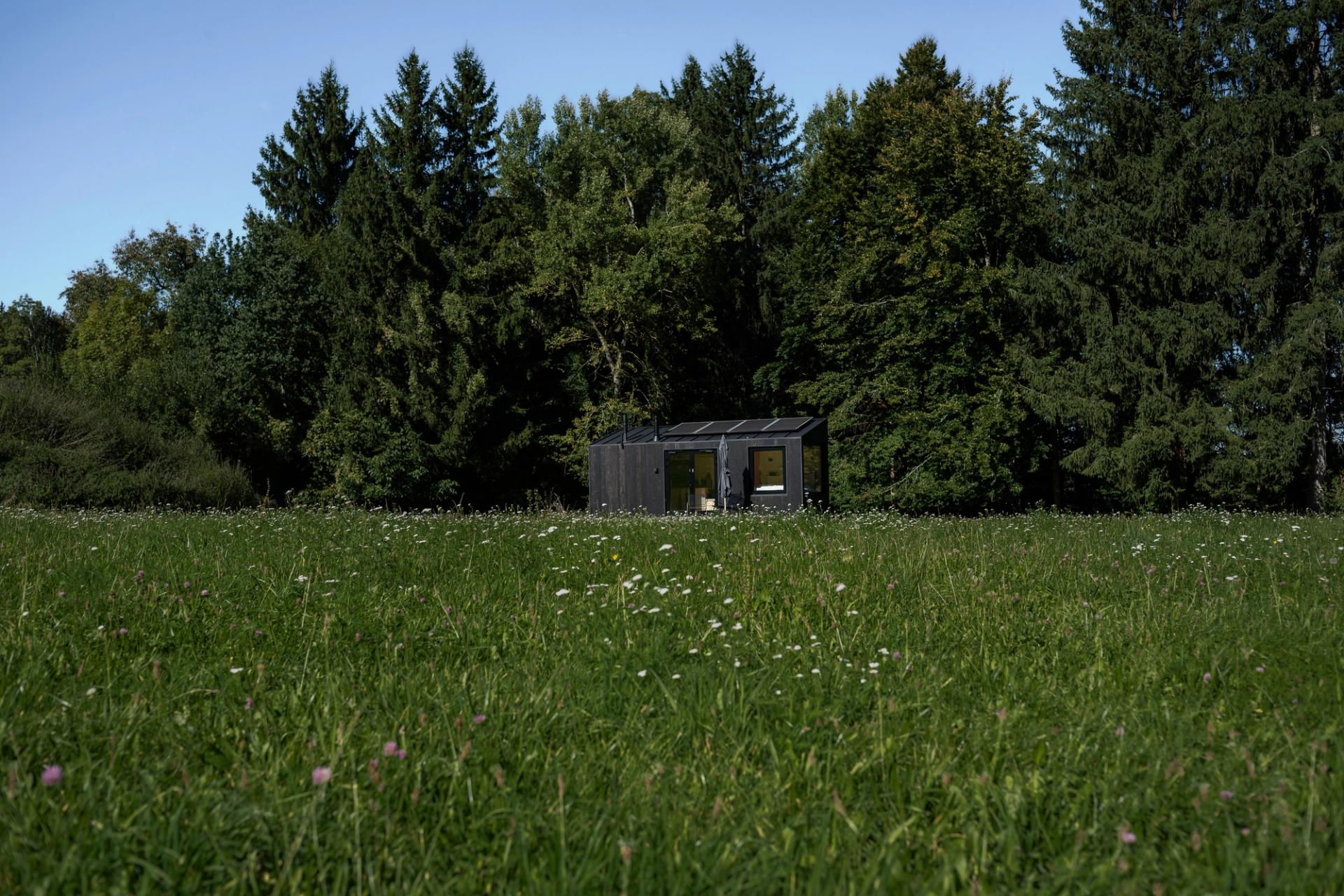 Finde deine Shooting-Location: Raus Cabins für Kampagnen, Projekte & Content.
