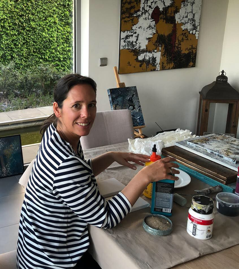 Ellen aan het werk in het atelier