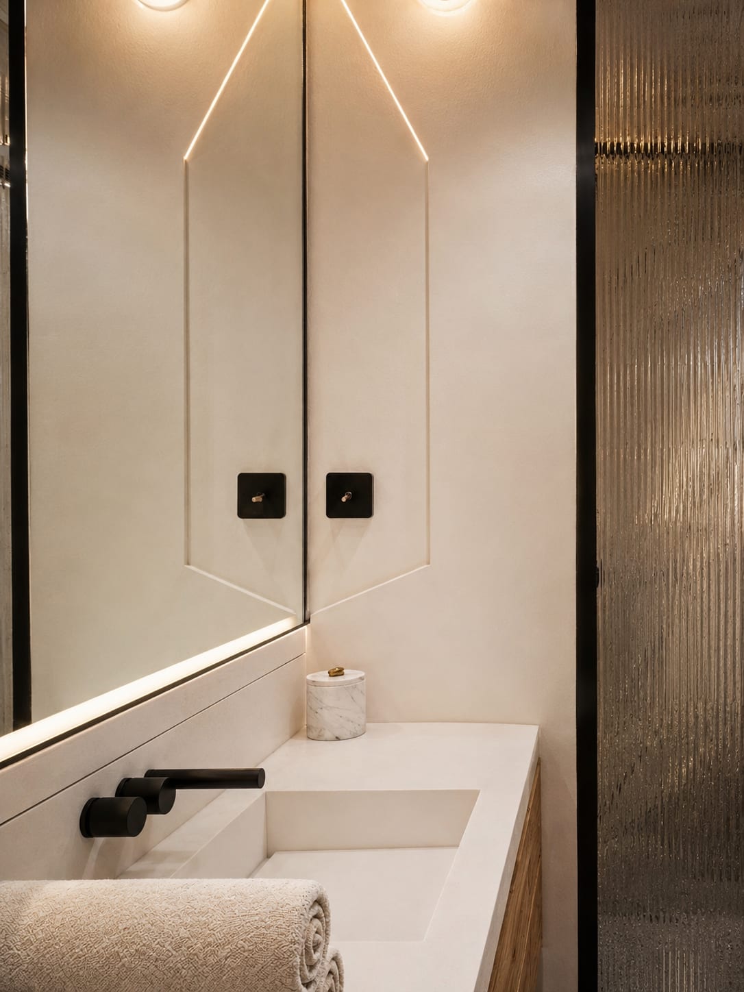 Auguste Mounié — salle de bain, rénovation d'appartement par Créa'Home