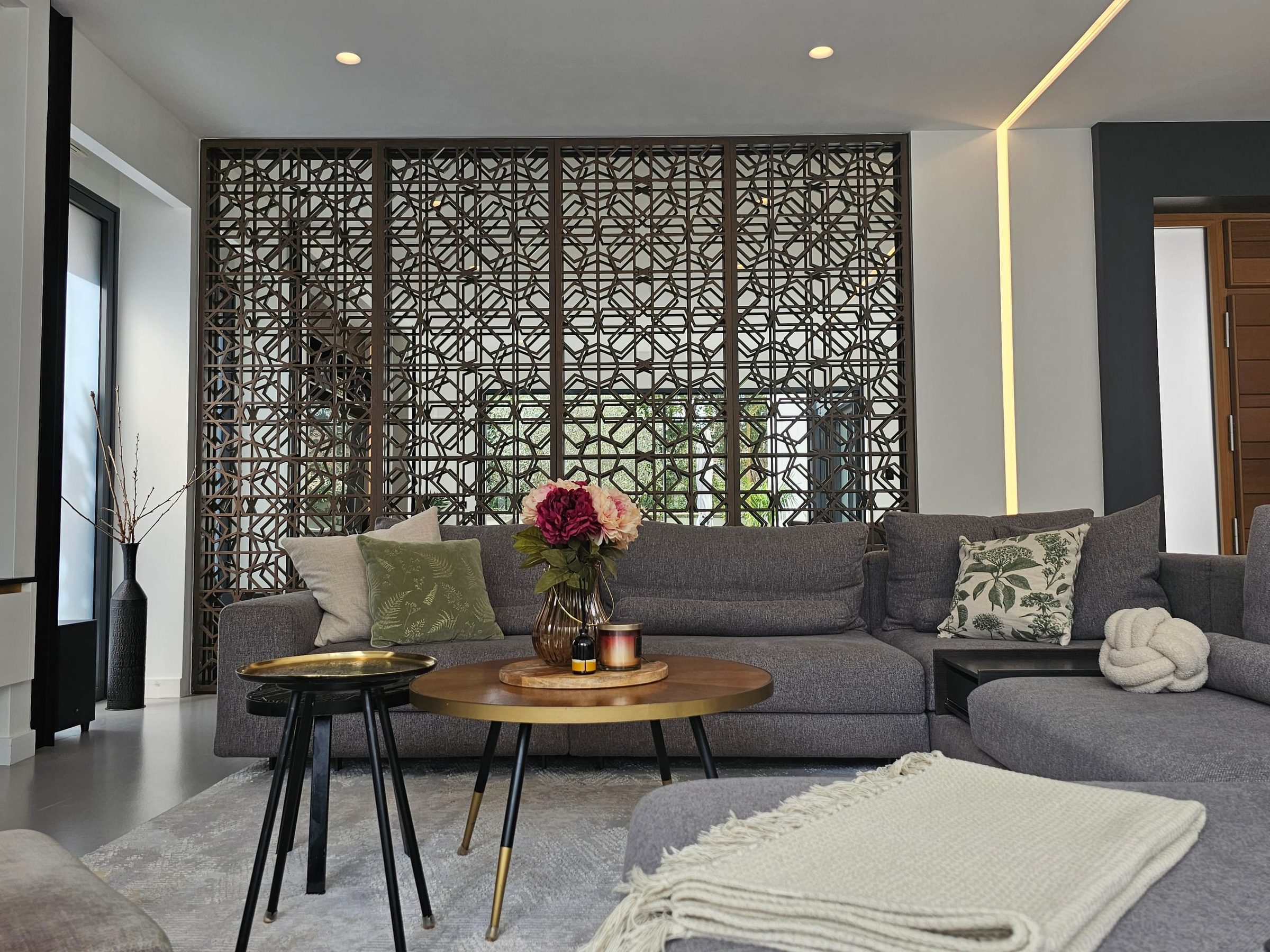 Villa Casanova, Cannes — salon, rénovation de villa par Créa'Home