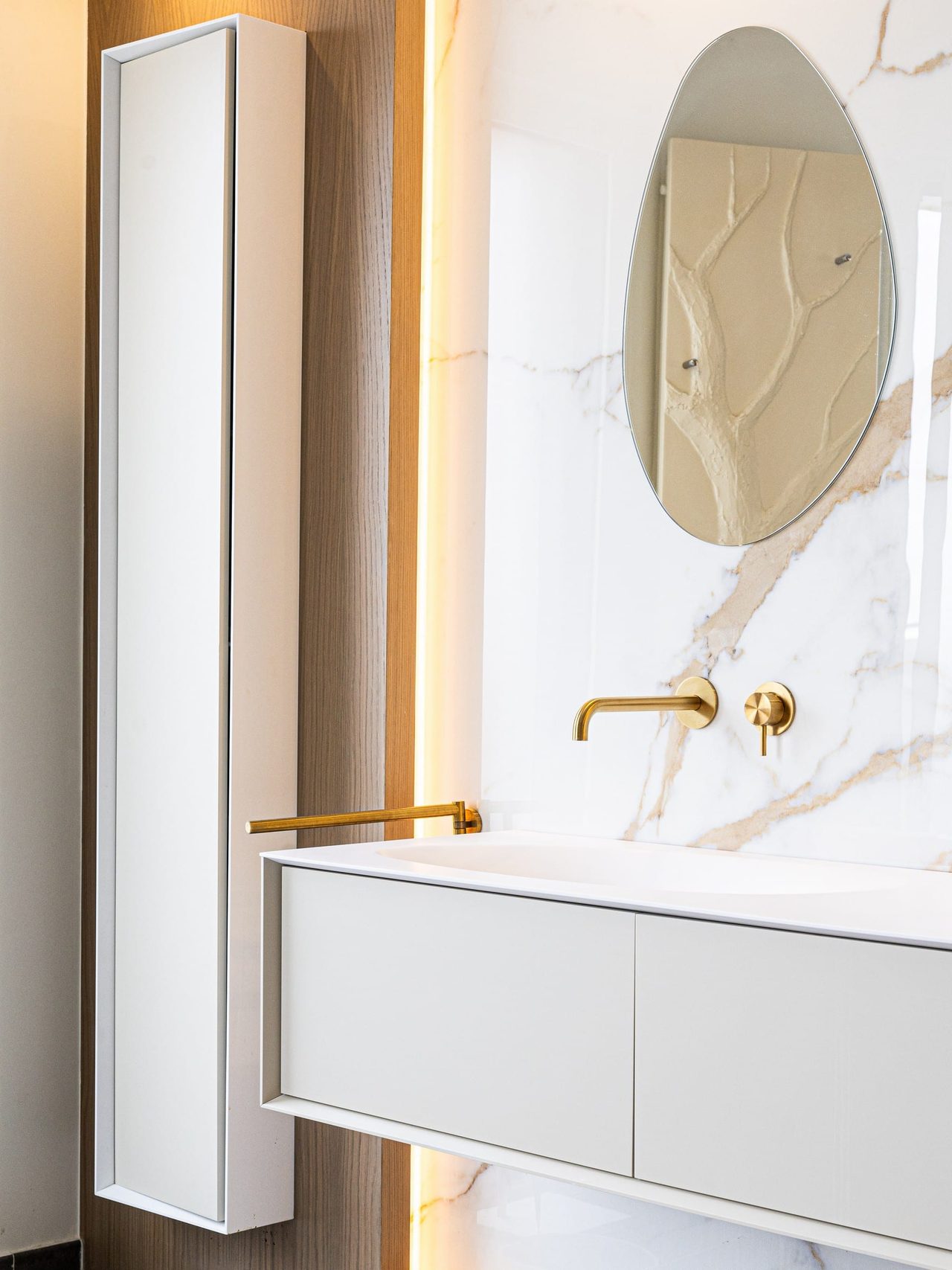 Hergé — salle de bain, rénovation d'appartement par Créa'Home