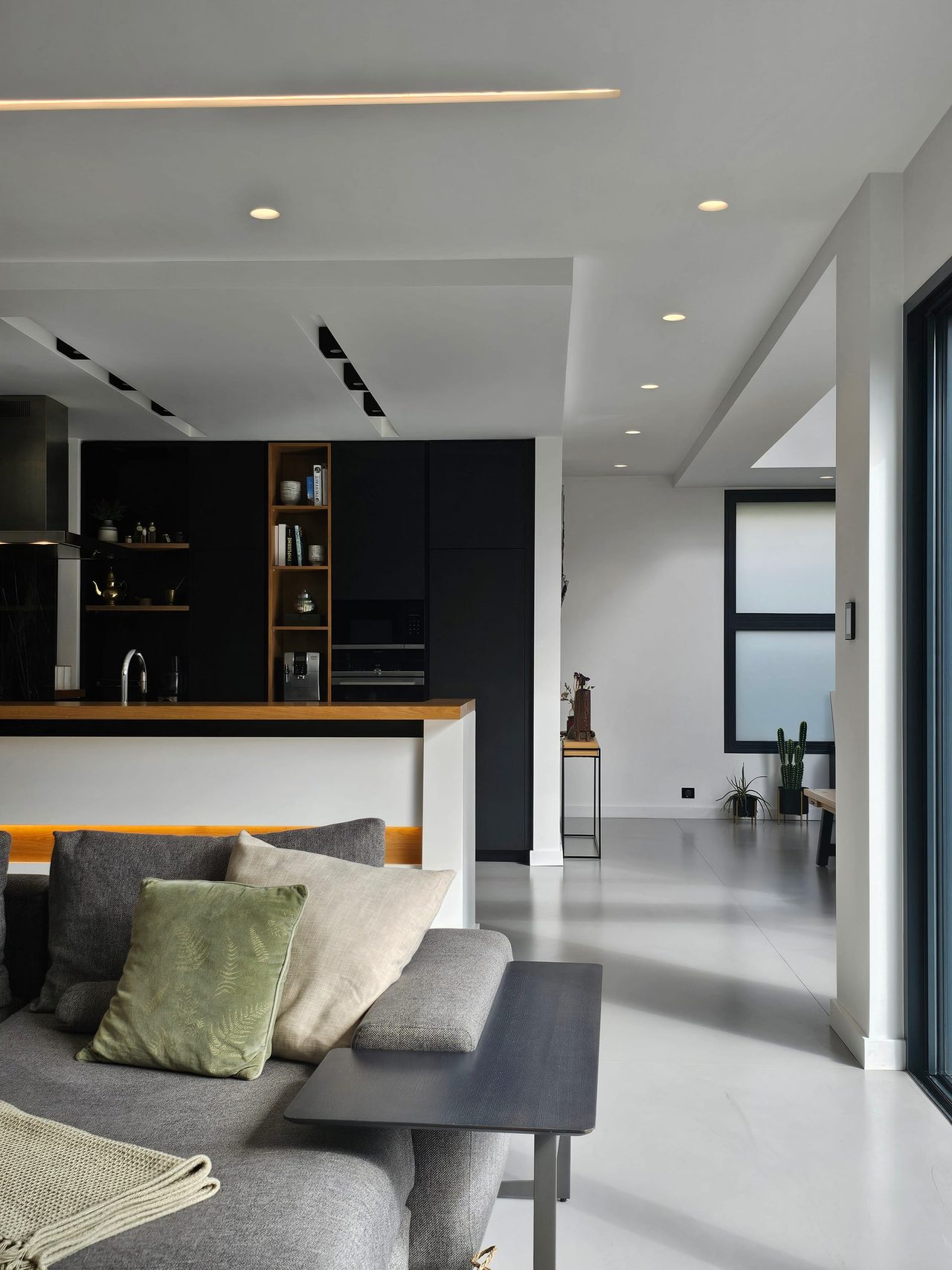 Villa Casanova, Cannes — cuisine, rénovation de villa par Créa'Home