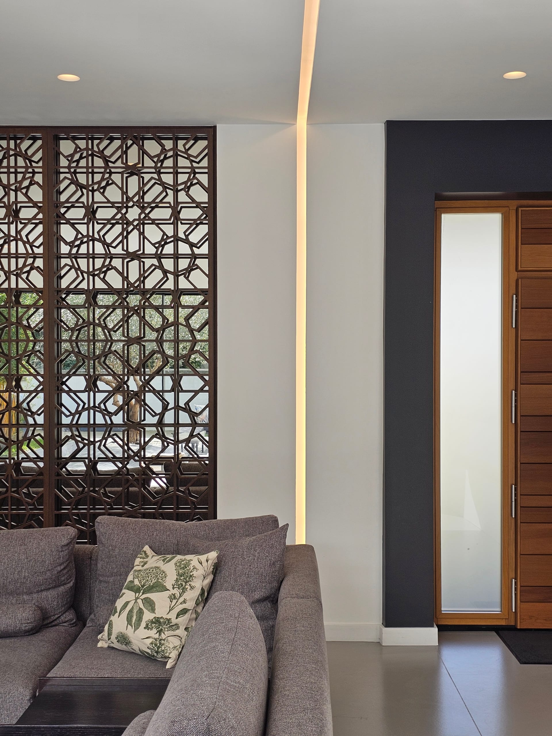 Villa Casanova, Cannes — salon, rénovation de villa par Créa'Home