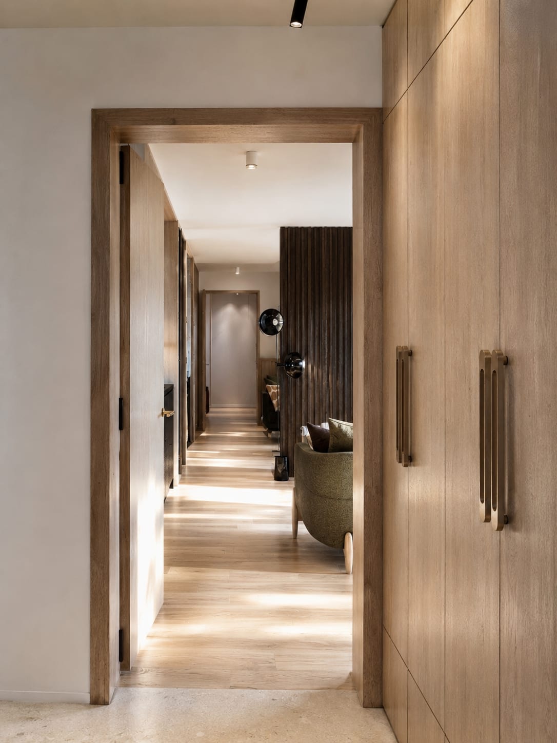 Auguste Mounié — couloir, rénovation d'appartement par Créa'Home