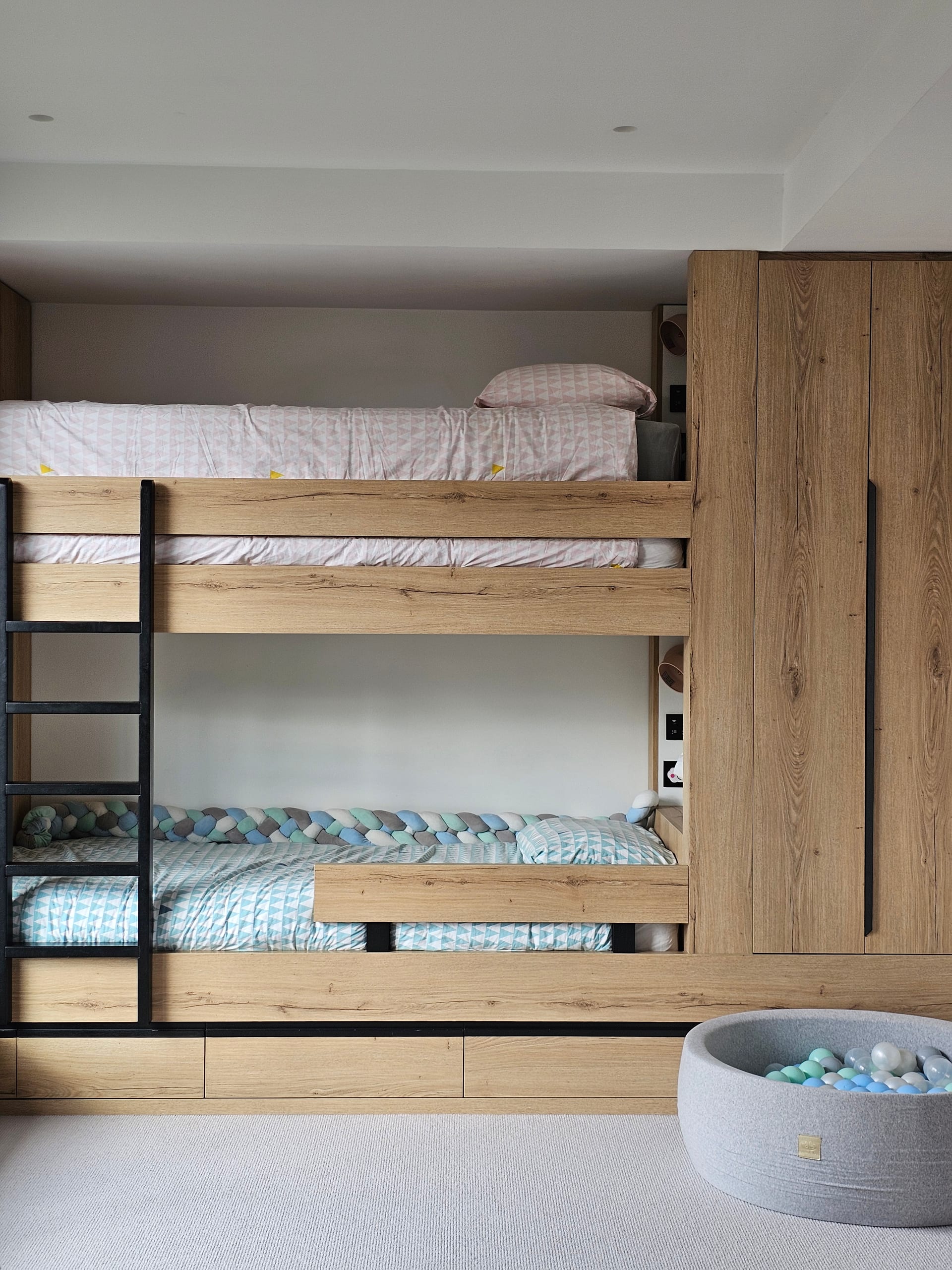Villa Casanova, Cannes — chambre d'enfant, rénovation de villa par Créa'Home