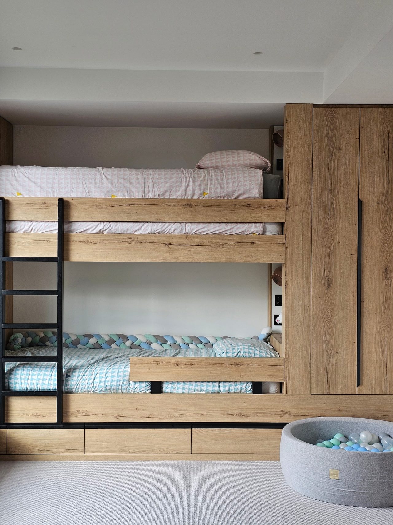 Villa Casanova, Cannes — chambre d'enfant, rénovation de villa par Créa'Home
