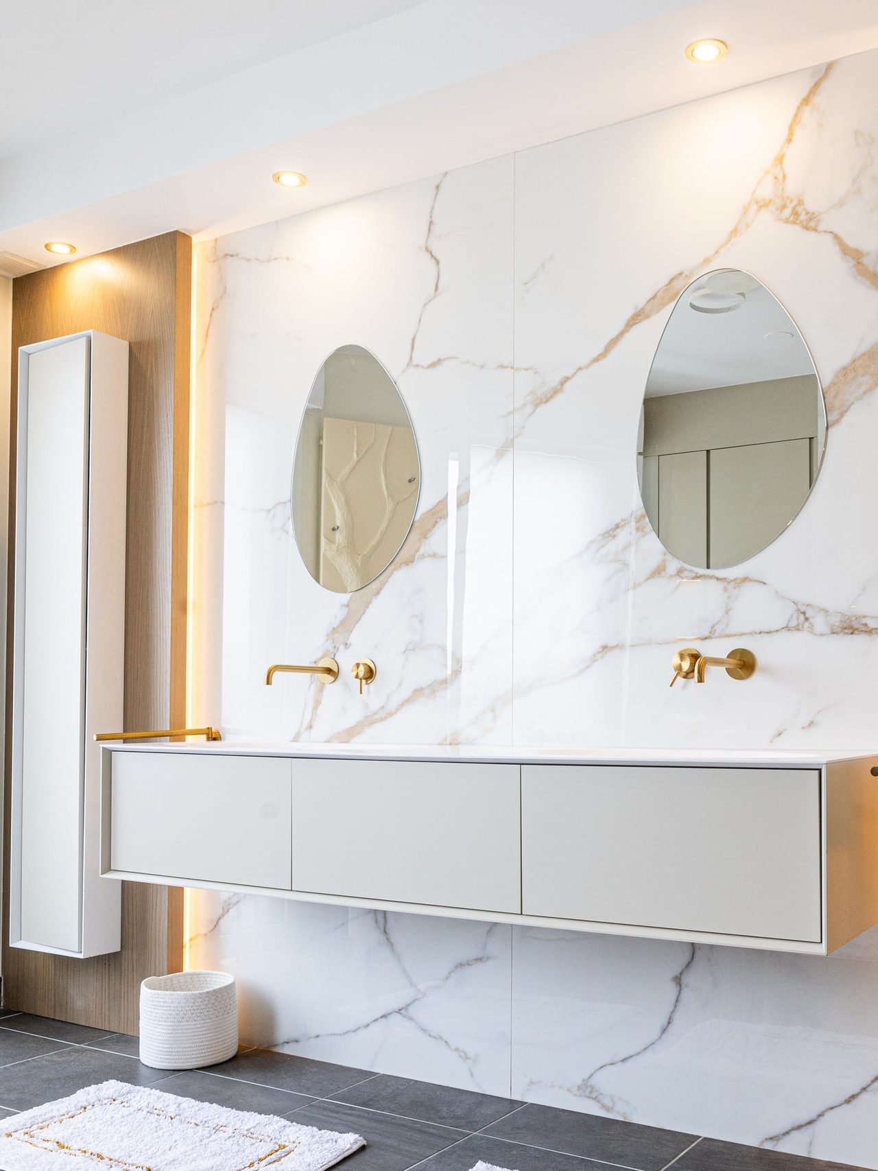 Hergé — salle de bain, rénovation d'appartement par Créa'Home