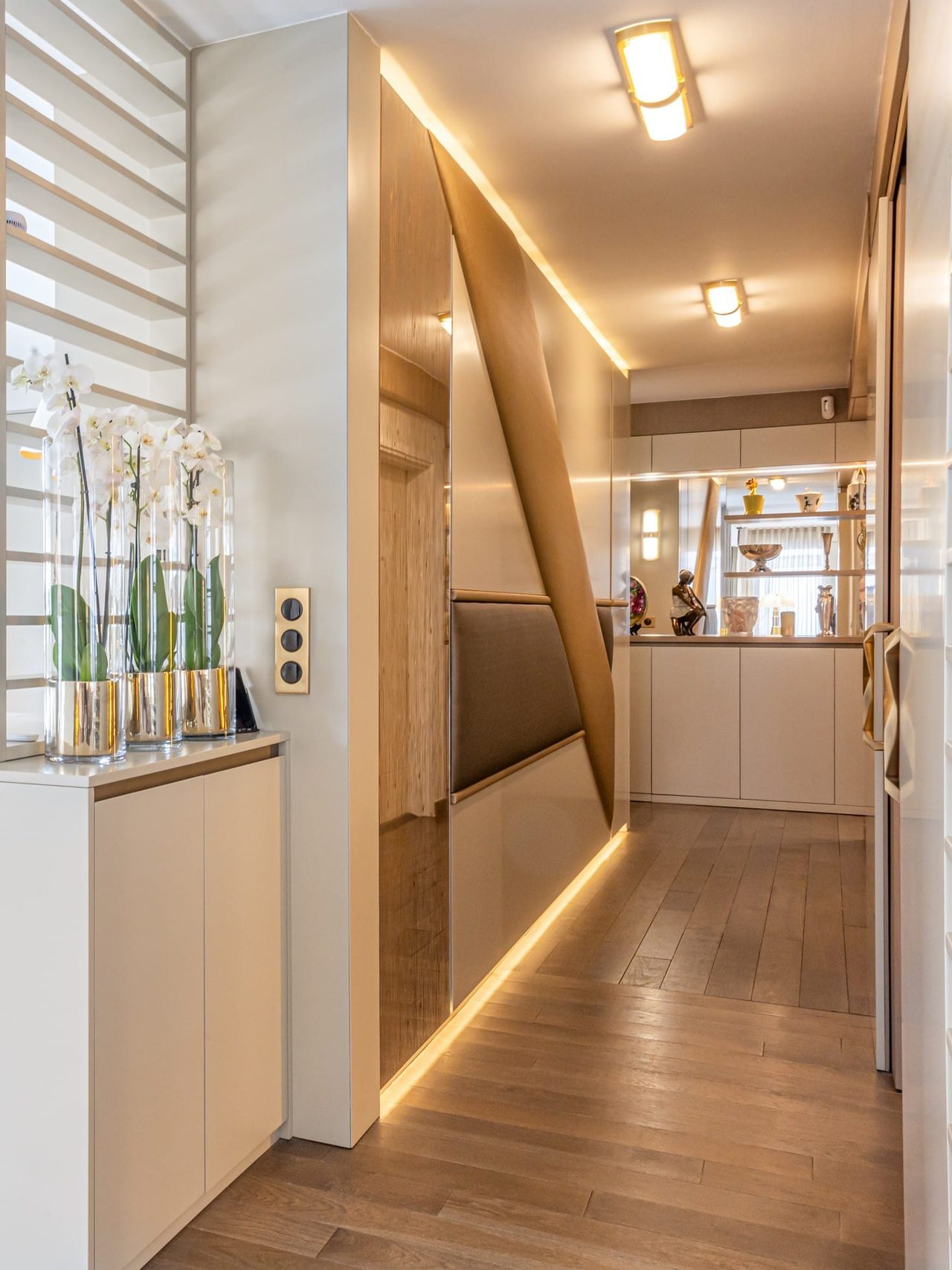 Hergé — couloir, rénovation d'appartement par Créa'Home