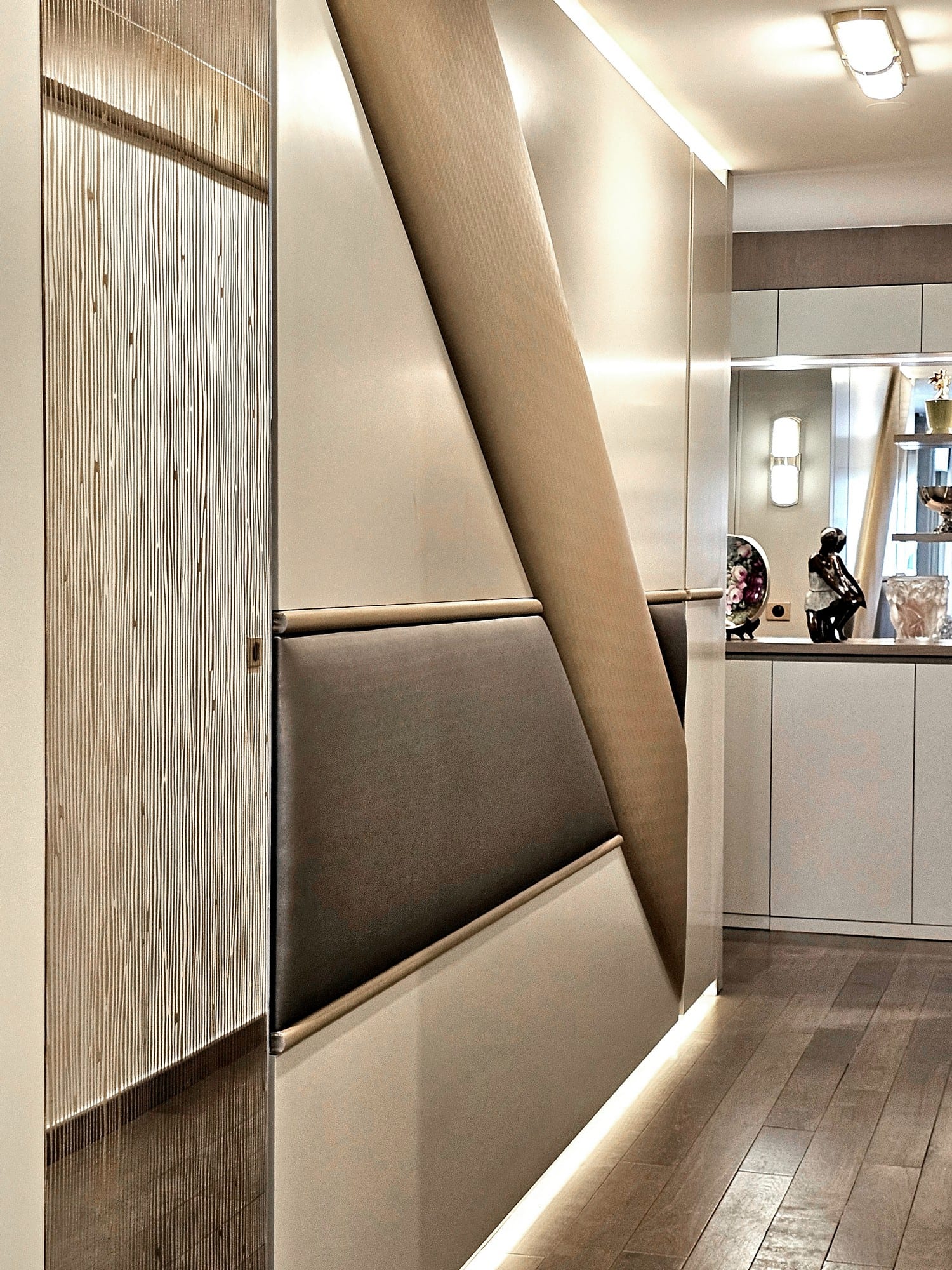 Hergé — couloir, rénovation d'appartement par Créa'Home