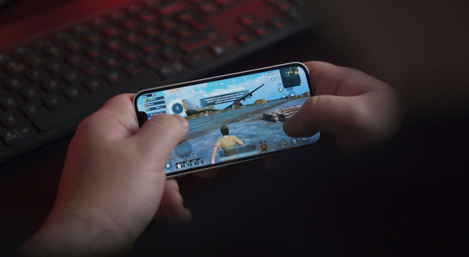 Entertainment in the Digital Age: From Fantasy Brackets to Online Gaming