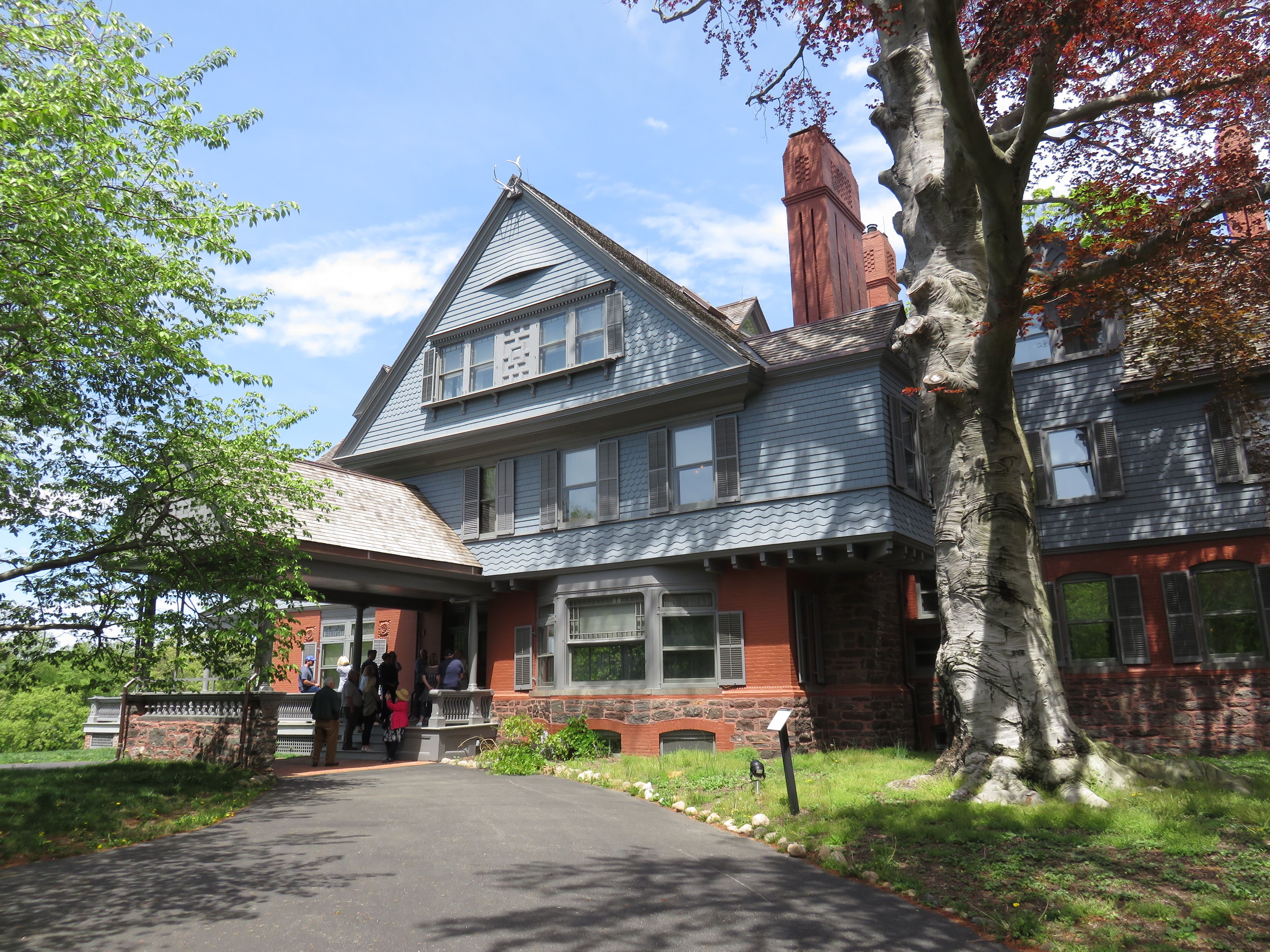 The Queen Anne exterior of Theodore Roosevelt's Sagamore Hill.