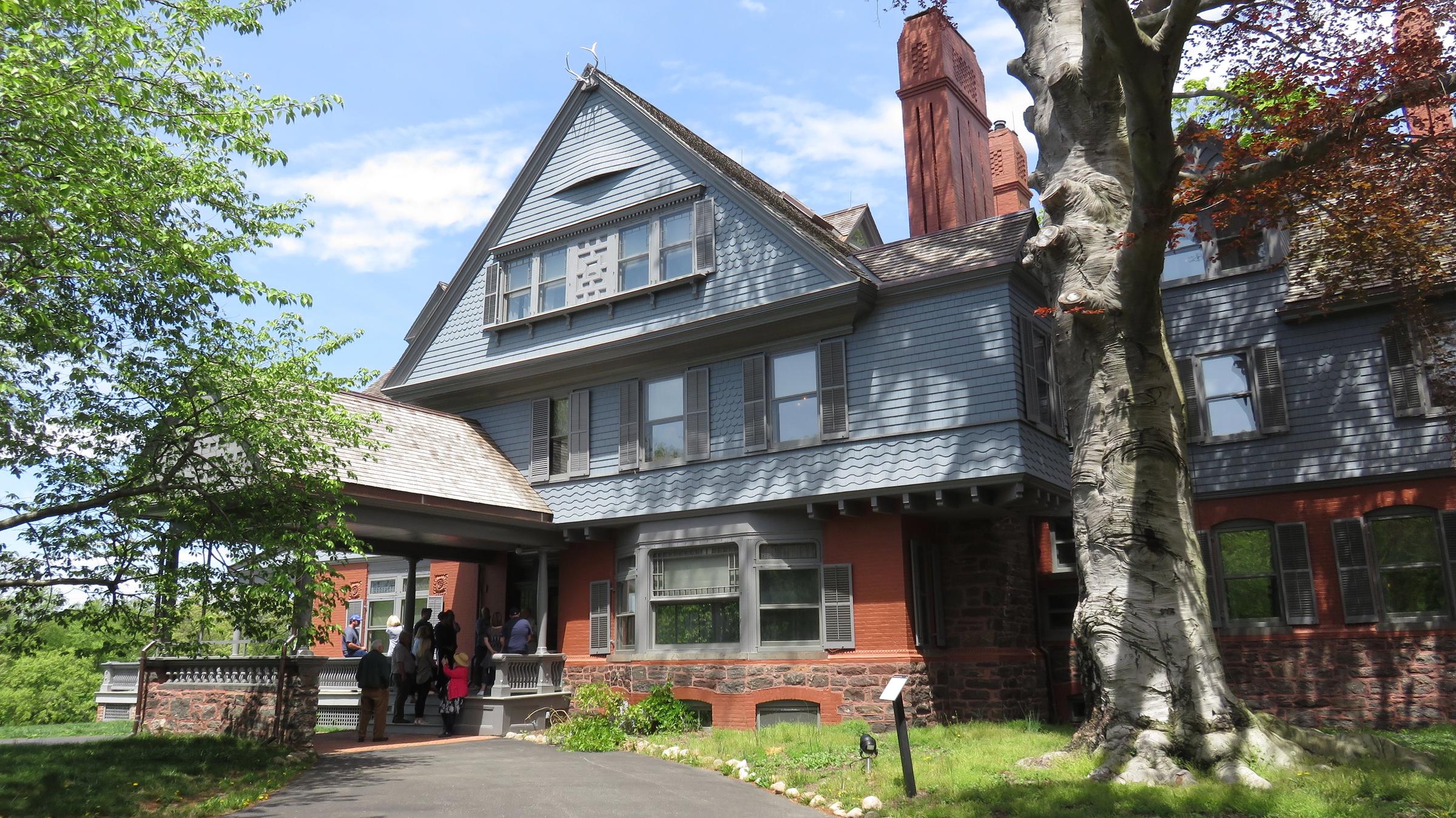 The Queen Anne exterior of Theodore Roosevelt's Sagamore Hill.