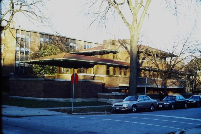 The long, low Prairie School profile of Robie House in Chicago.