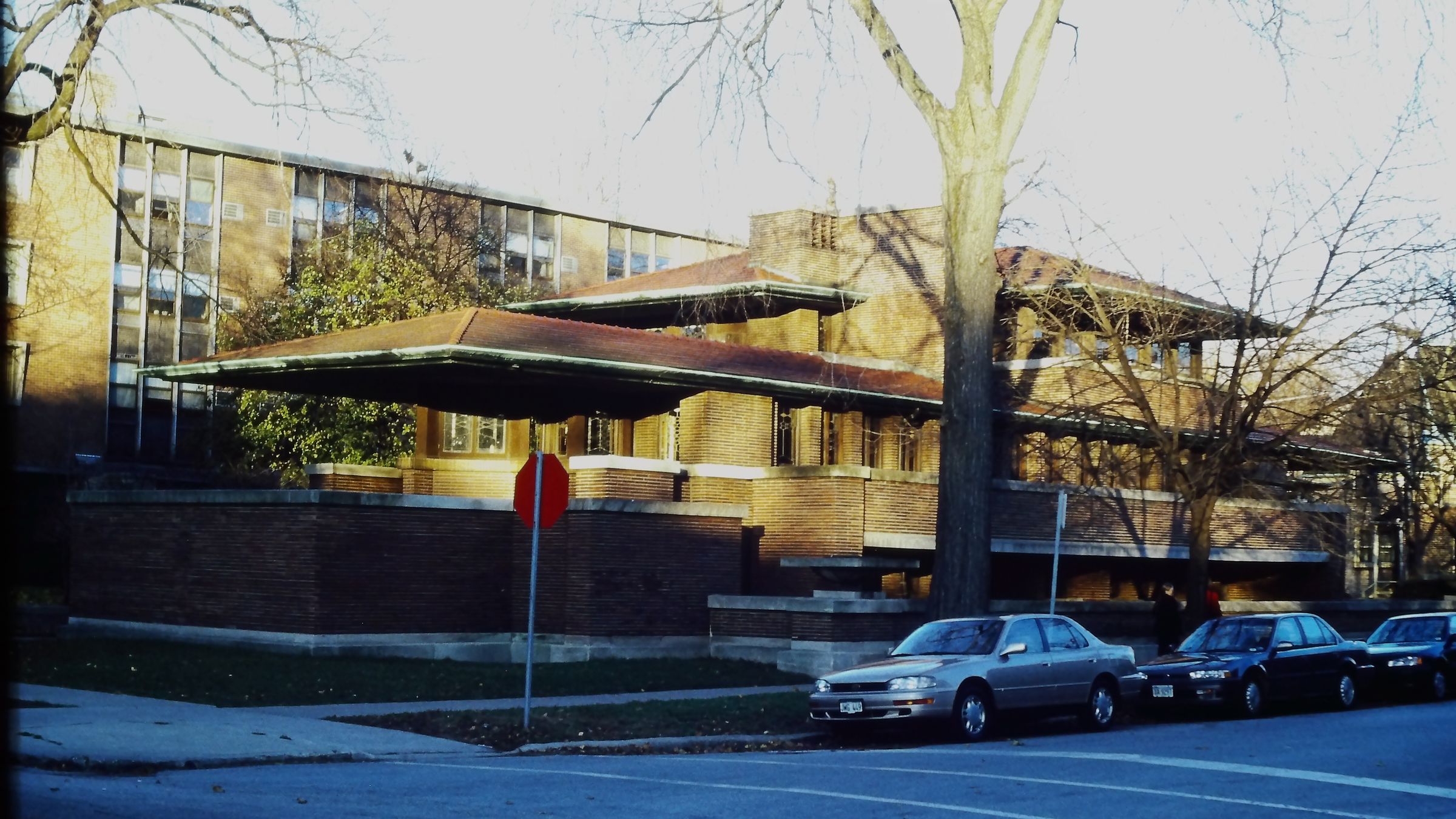 The long, low Prairie School profile of Robie House in Chicago.