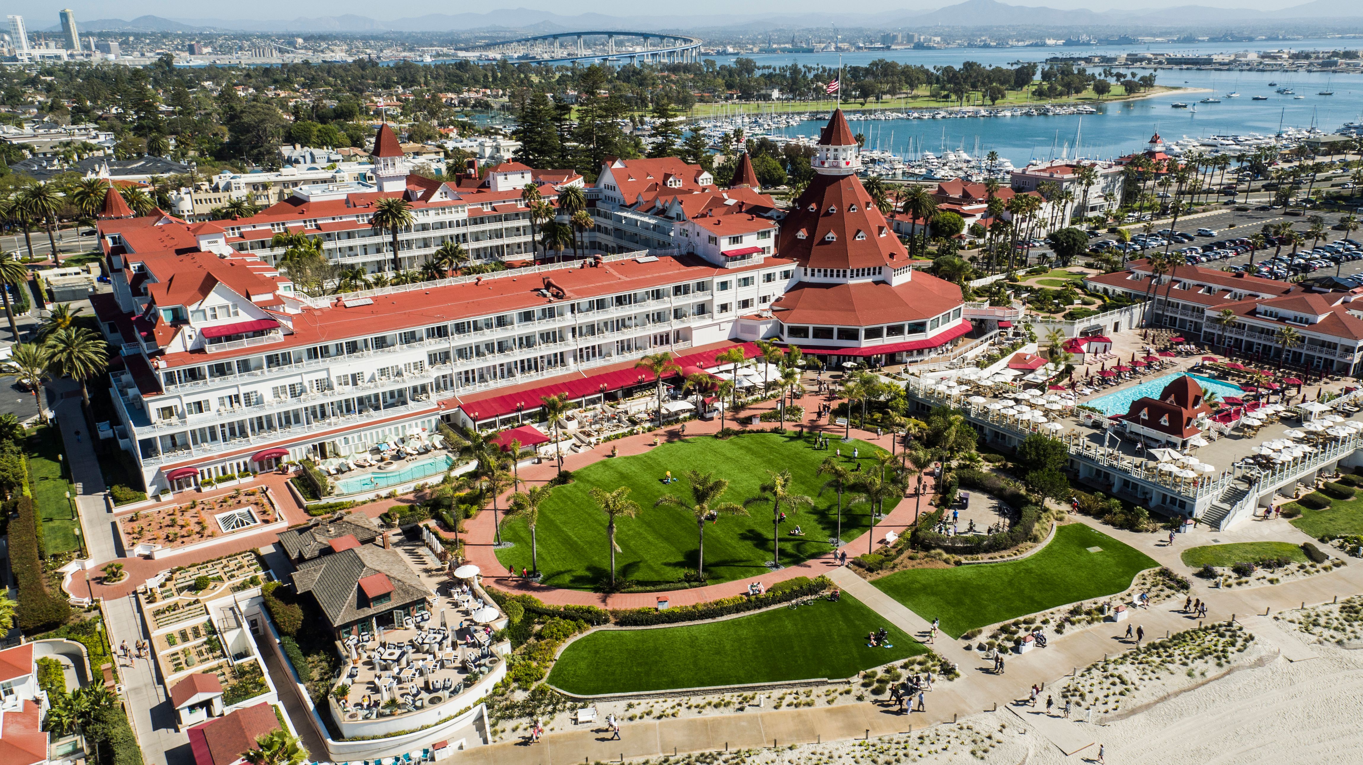 An aerial view of the Hotel del Coronado and its grounds.
