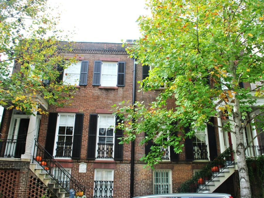 Historic architecture in the Savannah Historic District.