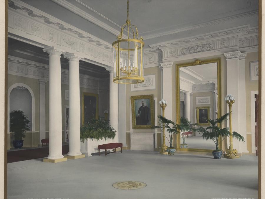 The lobby of the White House, Detroit Photographic Company.