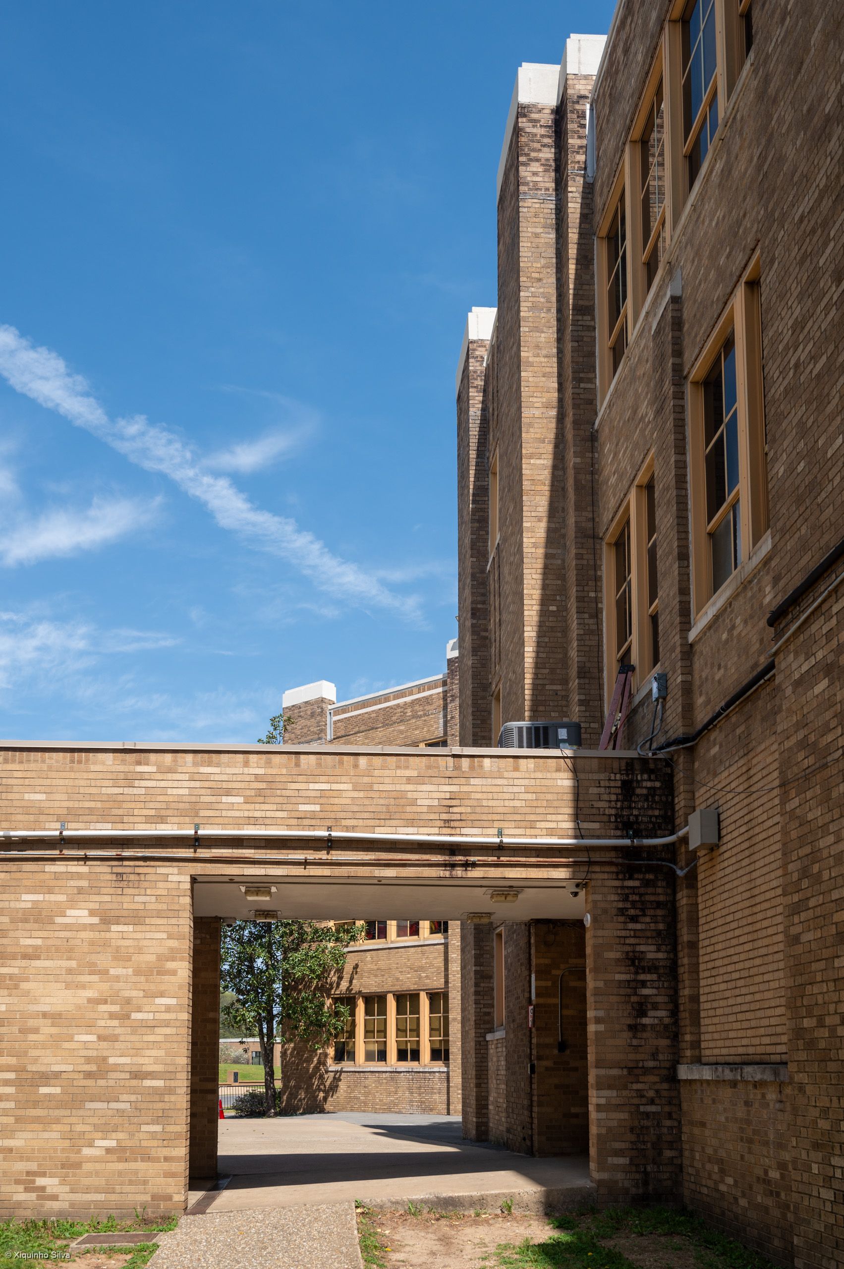 A detail view of the towers and entrance of Little Rock Central High.