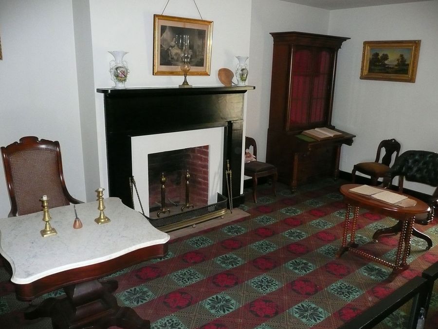 The parlor of the McLean House, where Lee surrendered to Grant.