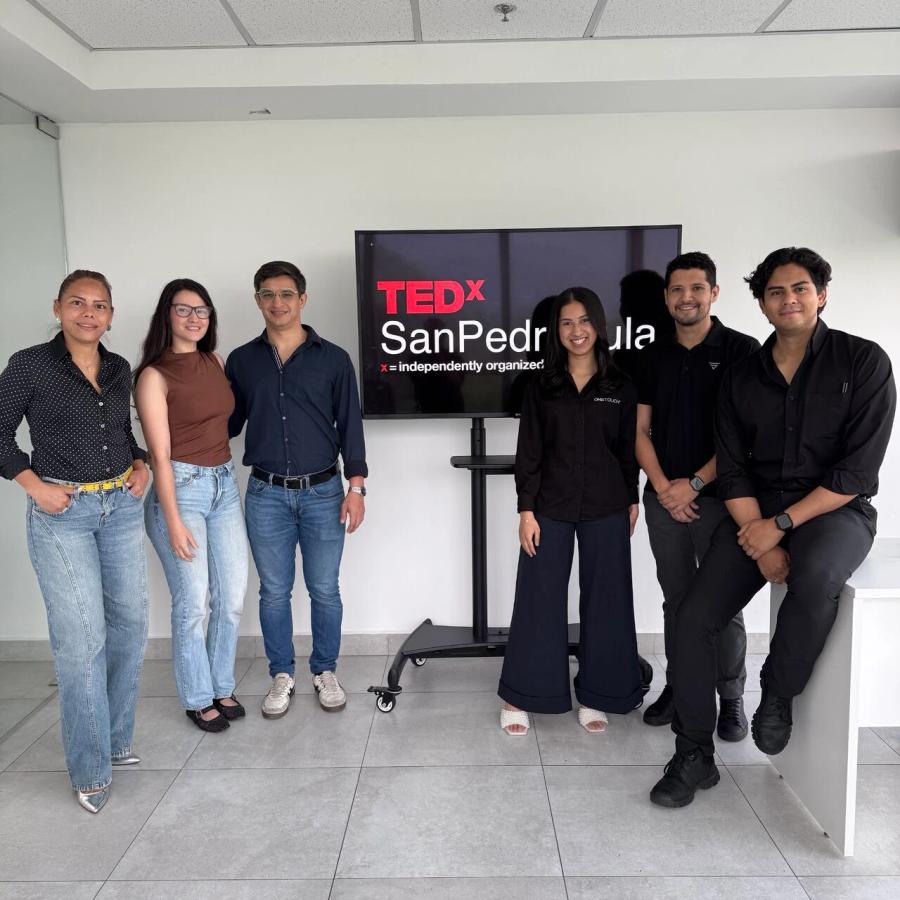 The Onetouch and TEDxSanPedroSula teams together presenting the project