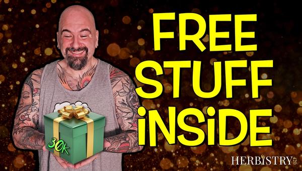 Fordee holding a green gift box with a gold ribbon and a 30K label next to the words Free Stuff Inside