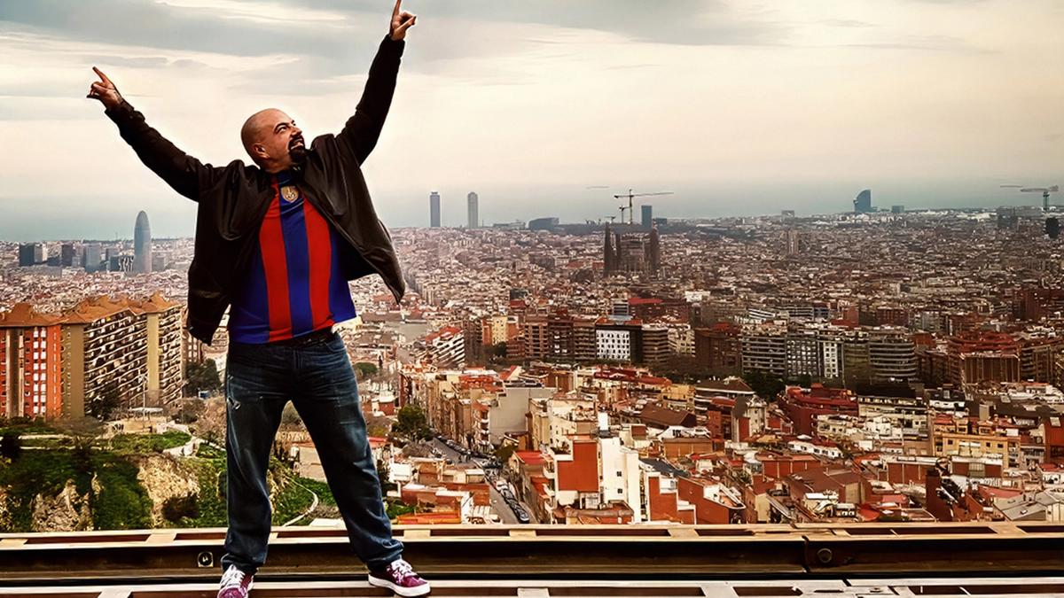 Fordee standing on the railing at the Bunkers del Carmel, overlooking Barcelona