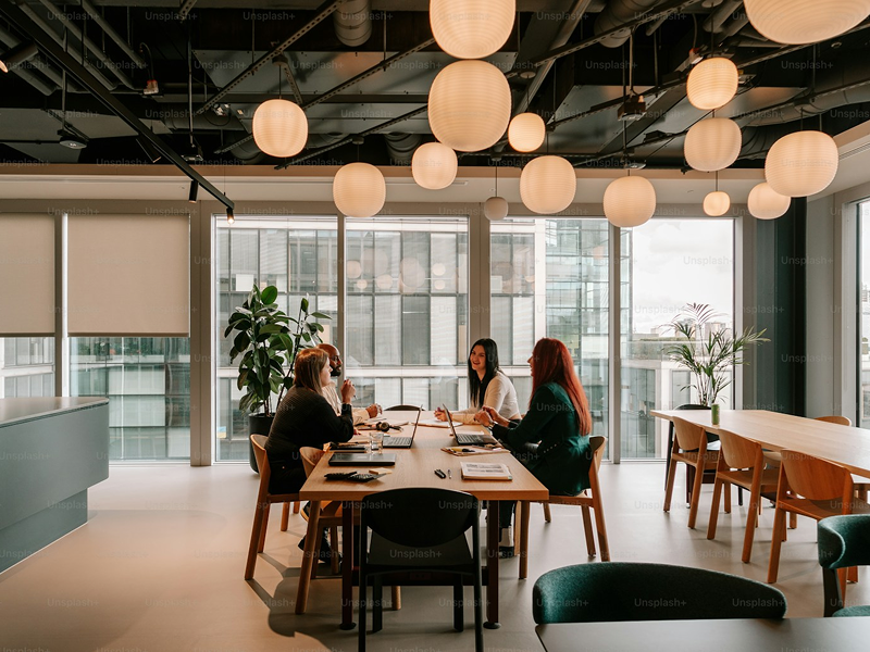 Detrás de NewsUp hay un equipo con amplia experiencia en comunicación, apoyado por especialistas en diseño UX/UI y desarrollo tecnológico. Esta combinación nos permite unir el conocimiento profundo del sector con una plataforma robusta e intuitiva, asegurando que NewsUp sea el motor que impulsa tu presencia ante los medios y profesionaliza cada uno de tus impactos.