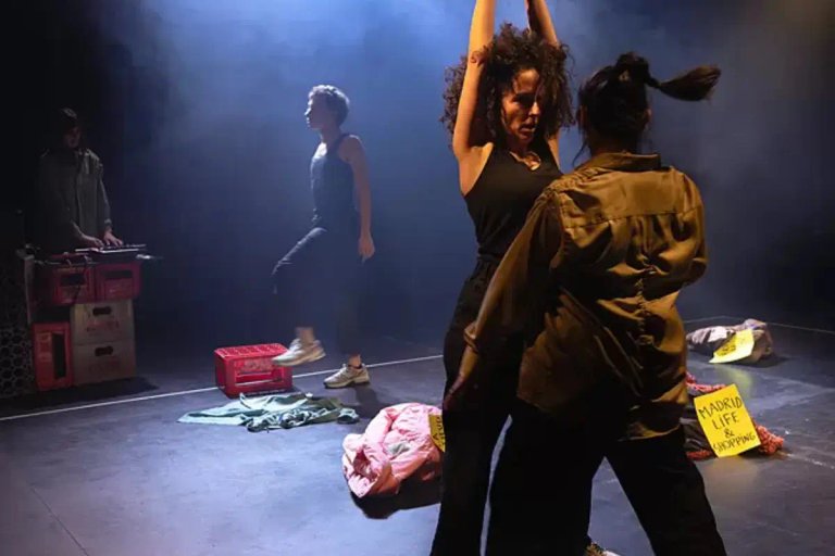 TEATRO_MADRID-Cuerpo-de-calle-de-donde-viene-el-aire-0